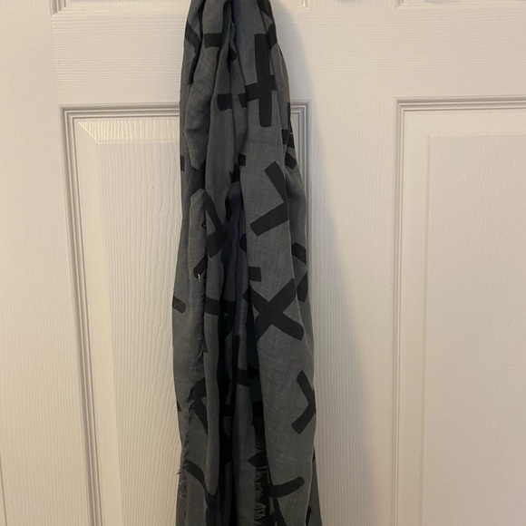 Scarf - Picture 2 of 3